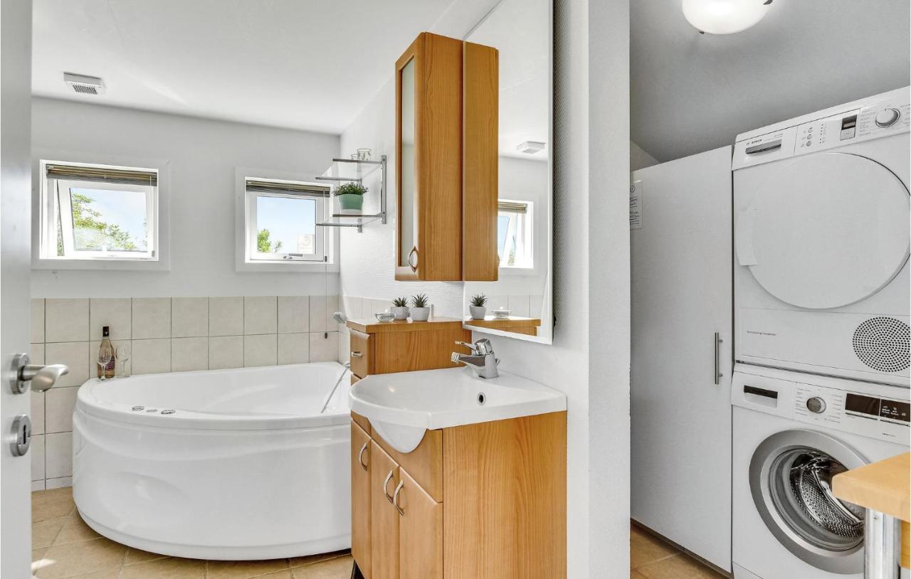 Cozy Home In Tarm With Kitchen Luaran gambar